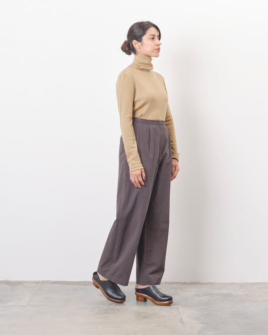 Straight Trouser in Dark Grey