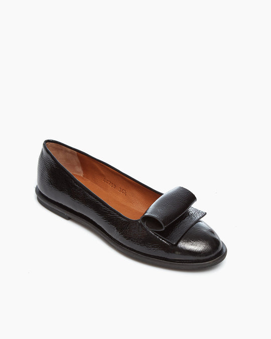 Angled view of the Yale Loafer in Black Patent: featuring a chic, flexible sole morphing this formal loafer silhouette into one supremely fit for an on-the-go lifestyle.